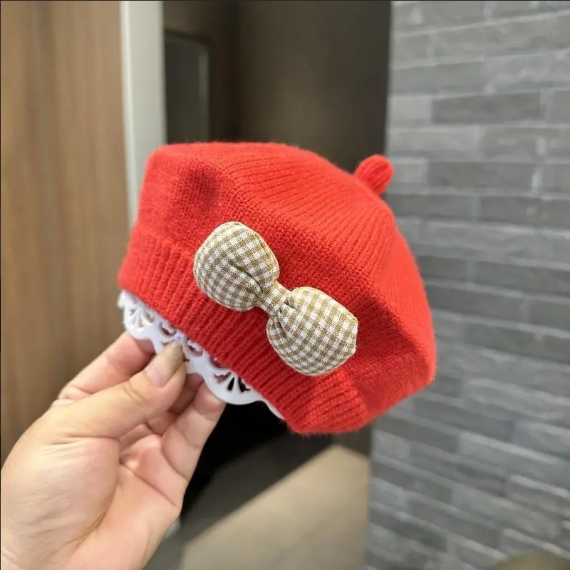 Baby’s knitted cap