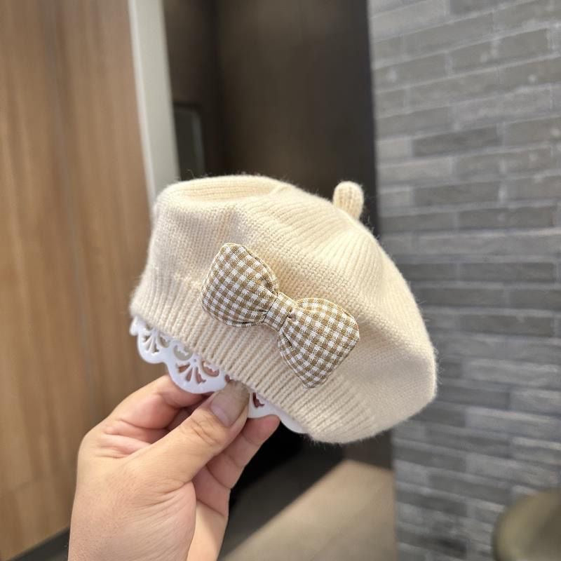 Baby’s knitted cap