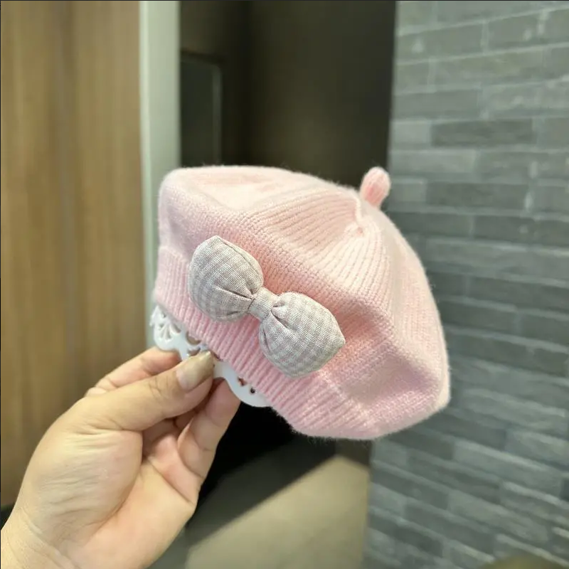 Baby’s knitted cap